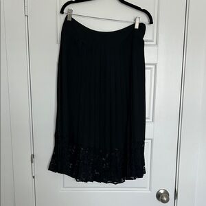 Black Pleated Lace-Hem Women's Skirt
